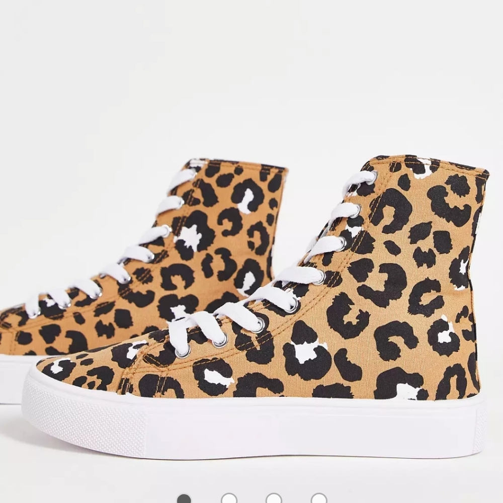 NEW ASOS DESIGN Daz canvas high top sneakers in brown leopard - Picture 1 of 5